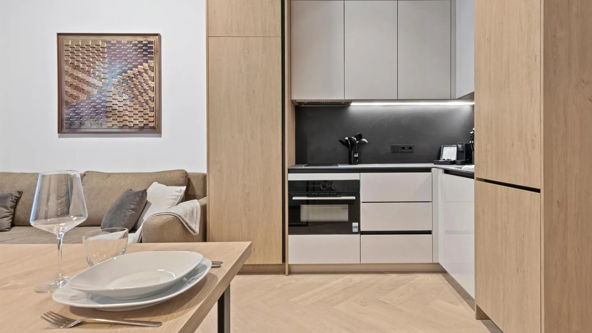 Gt7 Apartments District 9 - Managed By Sky9 Apartments Vienna Austria